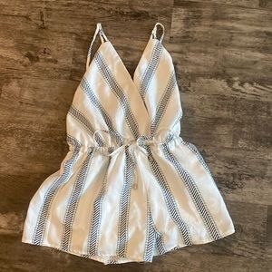 Summertime romper with low back & pockets
